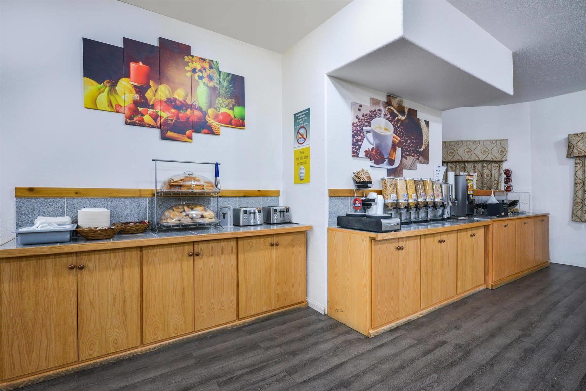 Canadas Best Value Inn Valemount Bagian luar foto