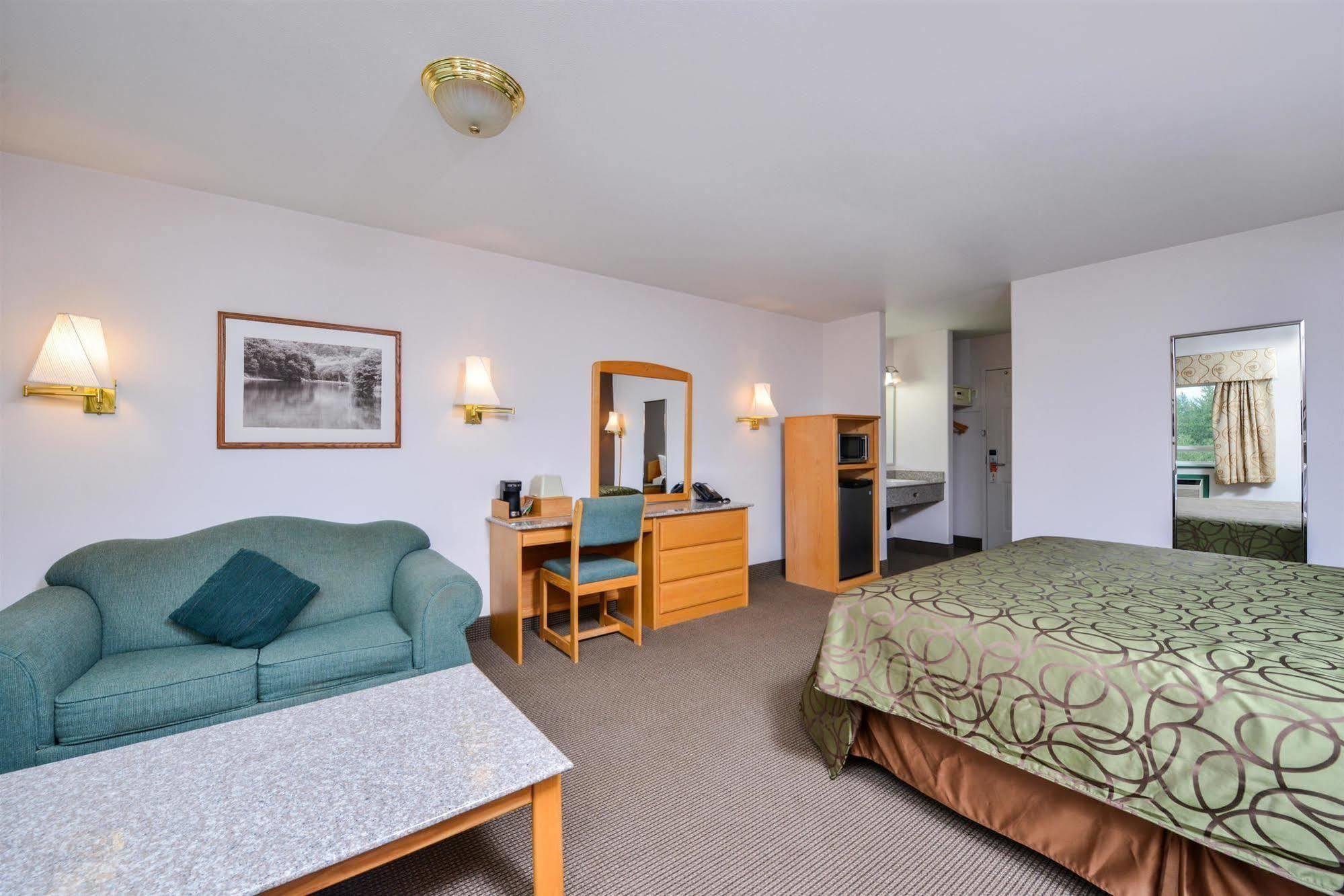 Canadas Best Value Inn Valemount Bagian luar foto