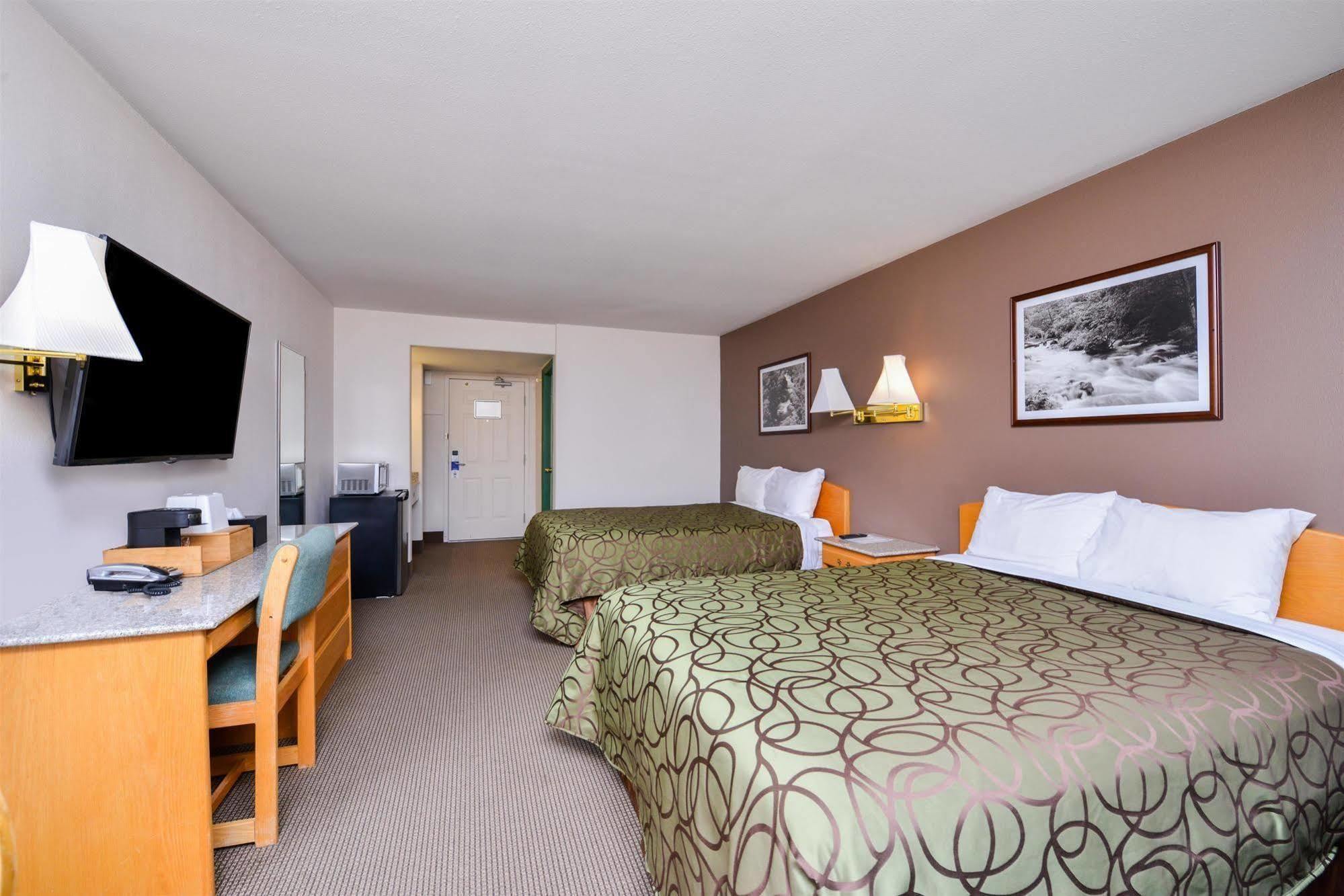 Canadas Best Value Inn Valemount Bagian luar foto