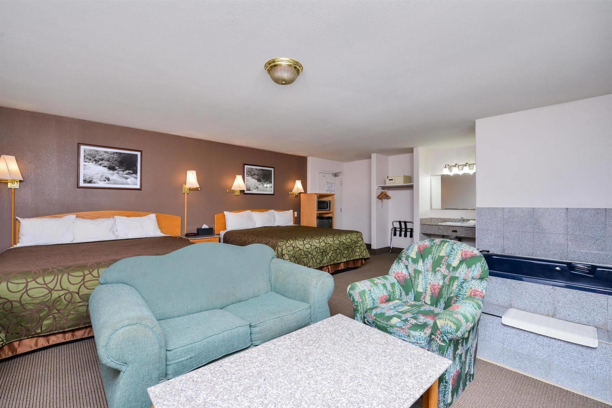 Canadas Best Value Inn Valemount Bagian luar foto