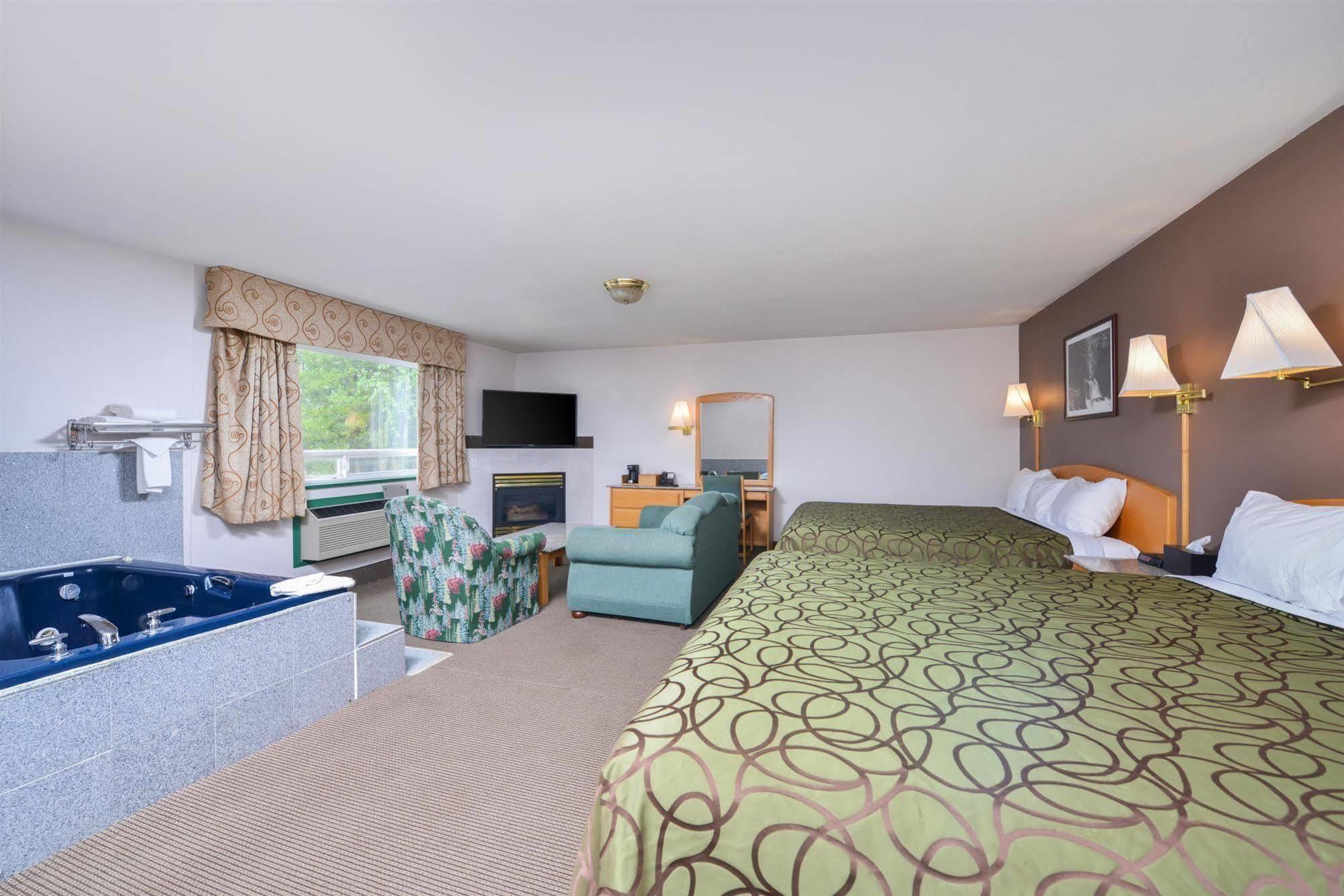 Canadas Best Value Inn Valemount Bagian luar foto